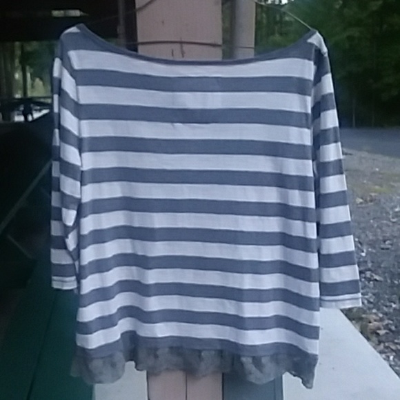 ABERCROMBIE & FITCH LARGE GREY AND WHITE TOP - Picture 5 of 7